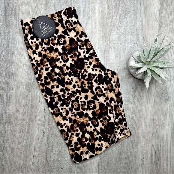 Bermuda Soft Leggings Shorts - Leopard Print - Picture 2 of 3